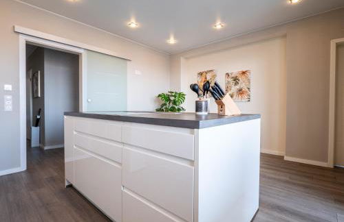 Design Apartment zentral für 6 in Andernach: Ausblick, WiFi, Küche - Photo 36