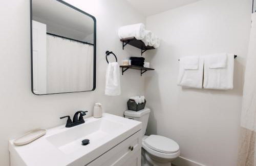 The Little Blue House - 1 King & 3 Queen beds - Foto 19