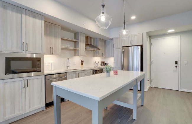 Bright Apartment with Great Amenities - Foto 19