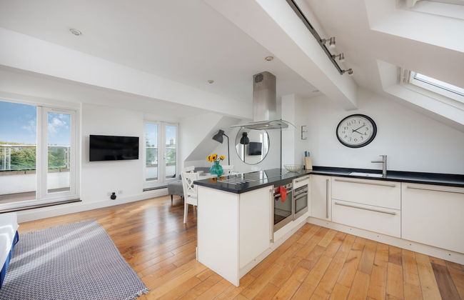 Modern 3 Bed Apartment - Parking - Foto 17