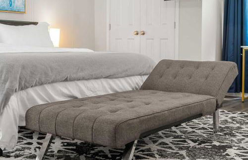 Cozy 4BR Home Pet Friendly Large Yard & Patio - Foto 43