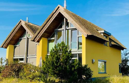 Ostsee - Reetdachhaus Nr 8 "Sonne und mehr" - mit Lademöglichkeit im Strand Resort - Foto 1