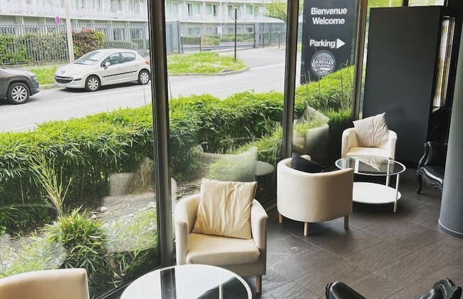 Standing Hôtel Suites by Actisource - Photo 2