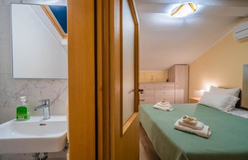 LUXURY VILLA ON SPACIOUS PRIVATE PROPERTY - Photo 28