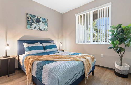 Modern 2BR/2BA in Irvine Pool & Gym - Foto 9