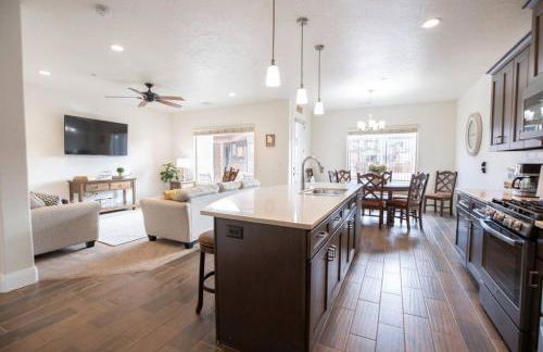 Zion Village Oasis by the Pool with Lazy River - Foto 5