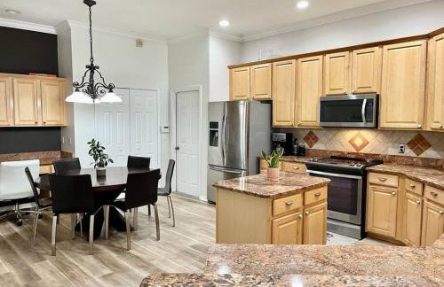 Spacious 5BR Private Home, Private Pool & Salt Water Spa, Minutes from Beaches - Foto 18