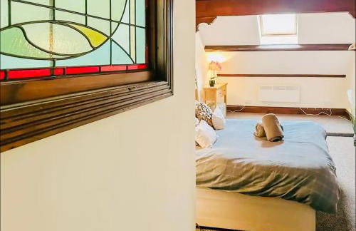 Stacey's 4 Bedroom House in Pontypool - Photo 2