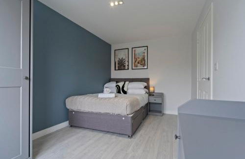 Exquisite 7 Bedroom 5 Bathroom House - Over 1900 sqft - Close to City Centre with Free Parking, Fast W-Fi and SmartTVs by Yoko Property - Foto 21