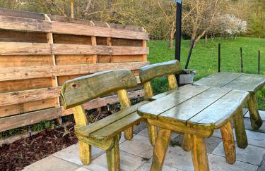 Drewniana chata nad stawem - Foto 38