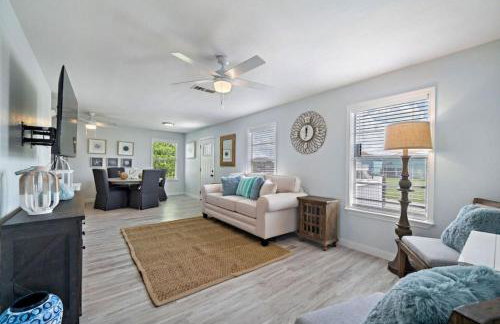 Cozy and charming getaway with deck, close to beach - Foto 5