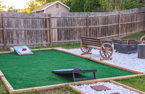 Luxury 5BR House with Pool by SeaWorld & Lackland - Foto 66