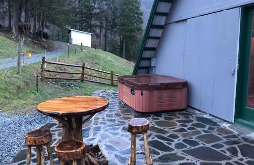 Petting Zoo! Hot Tub, 15 acres, stream & Romance! - Foto 9
