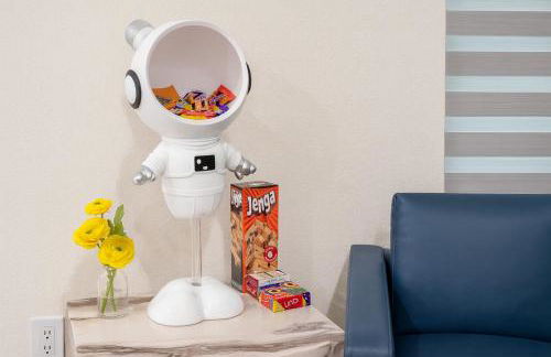 Entire Home 3BR Hidden Gem Getaway with Level 2 EV Charger, Central Location - Foto 14