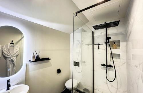 Suite Rouge baiser avec Jacuzzi privatif - LoveRoom Insolite - Foto 13