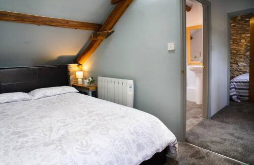 Converted Granary on a rural small holding - Photo 9