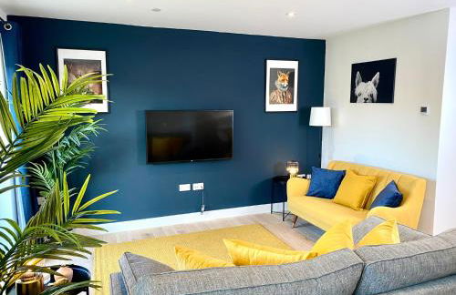 Stunning NEW Large 3 bedroom House - 5 Minutes to the nearest Beach! - Great Location - Garden - Parking - Fast WiFi - Smart TV - Newly decorated - sleeps up to 7! Close to Poole & Bournemouth & Sandbanks - Foto 5