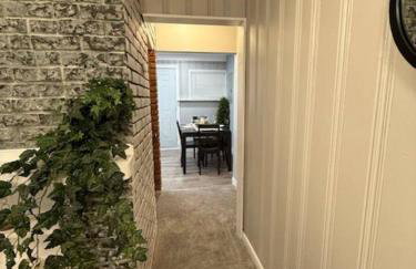 Newly Renovated Gem Fenced Backyard 2 Full Baths - Foto 10