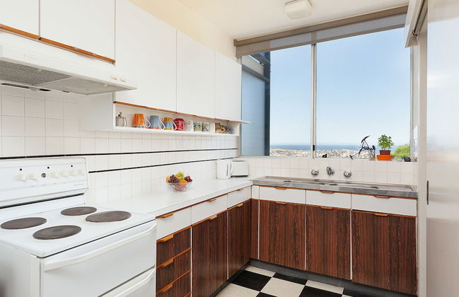 Bondi Apt for 4 Panoramic Ocean - Photo 5