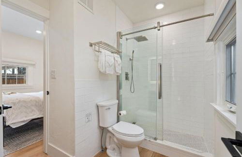 Chic Luxury Retreat in Old Town, Walk Everywhere! - Foto 31