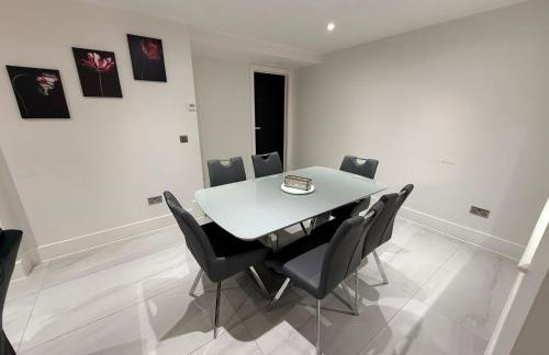 Luxury home 5 bedroom 3 bathroom games room parking - Foto 35