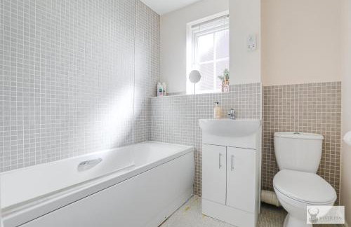 Charming 3-Bed Home with Garden & Parking - Foto 12