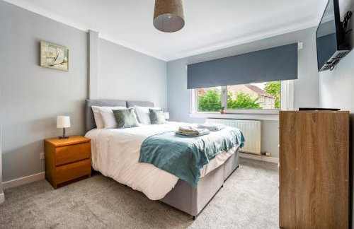 Scotia House -3 bed house in Larkhall with private driveway - Photo 15