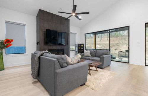 Modern Retreat 10 min-Oaklawn BBQ grill Pavillion Kids playground - Foto 44