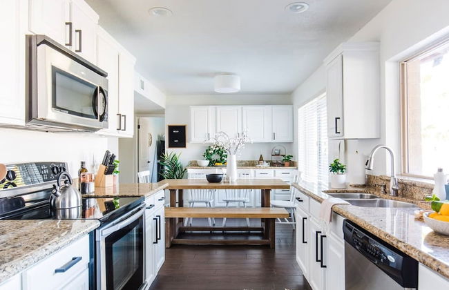 Perfect 4 Bdrm Home With Pool and Game Room! - Foto 16