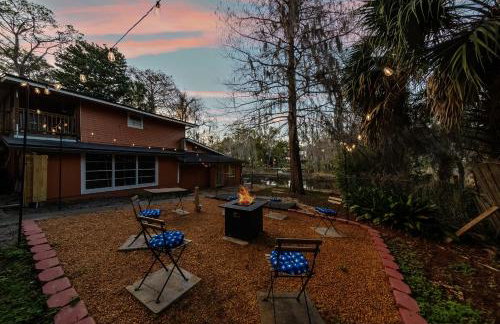 King Bed Creekfront Retreat in Jacksonville - Foto 1