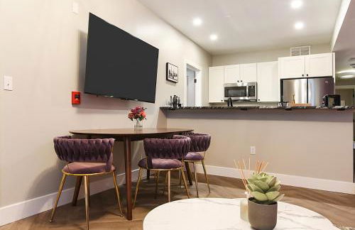 HostWise Stays - 2 King Beds, Free Street Parking, North Side Gem - Foto 5