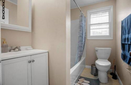 Entire Spacious Home Near DC - Photo 17