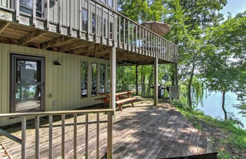 Waupaca Lakefront Home with Pool Table and Dock! - Foto 1