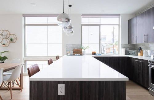 Designer Urban Retreat w Rooftop Deck & Fireplace - Foto 34