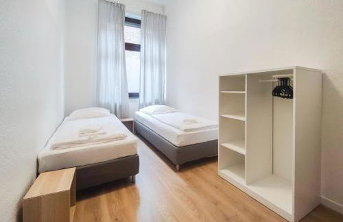 Tolstov Apartments - City Apartments with 2 , 3 and 6 Rooms - 15 Min to Messe DUS and Old Town DUS - Foto 34