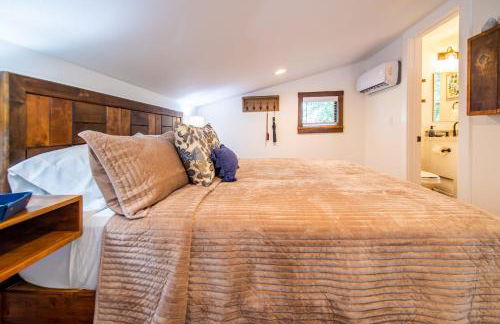 The Nuthatch Cabin 15 MIN to Magnolia Baylor - Photo 30