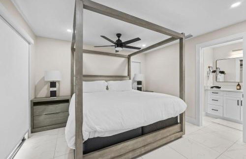 Luxe Pool Home minutes from the beach! - Photo 13