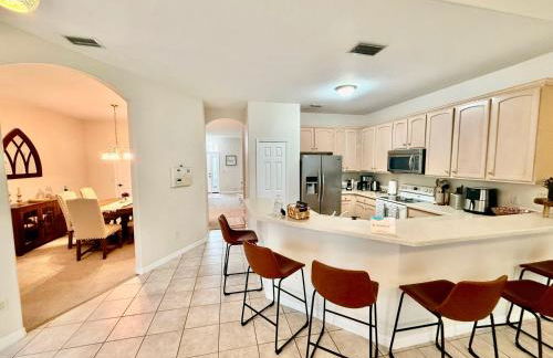 Luxury Village 4BR Pool Home near Disney Parks - Foto 3