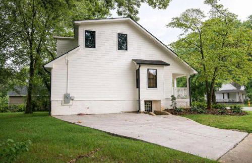 Speakeasy Family Retreat with Skyline Views - Foto 24