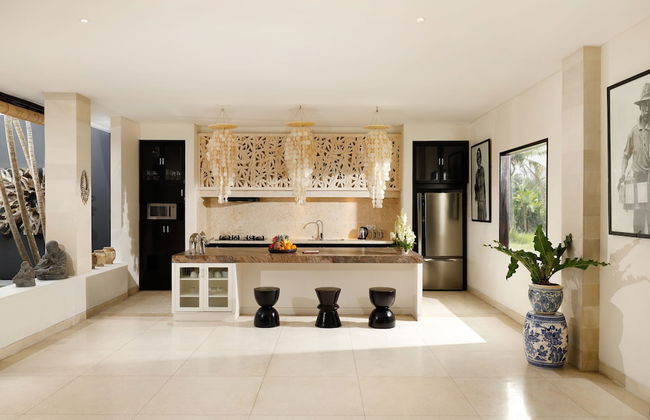 Black Beach Villa - Absolute Beachfront - Photo 5