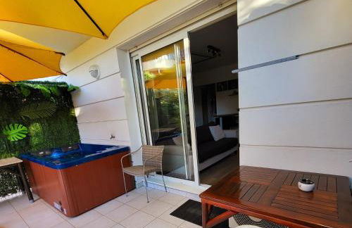 Évasion à deux, domaine prestigieux, jacuzzi et parking privés, piscine - Foto 9