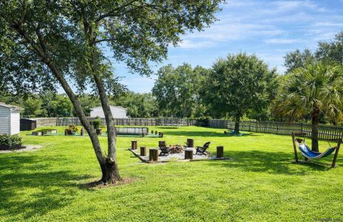 Family Country Retreat w Pool, Games & Fire Pit - Photo 28