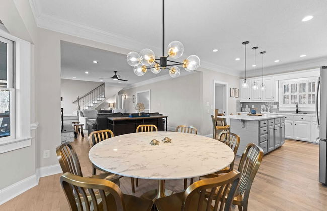 Winding Down by Avantstay Sleeps 20 + Dock, View - Photo 19