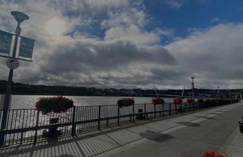 penthouse on the river foyle. foyleview apartments - Foto 20