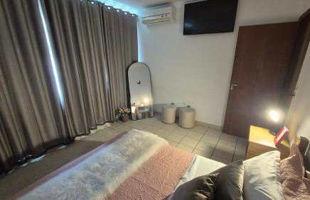 Suite climatizada, ao lado da praca principal - Foto 5