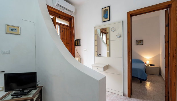 Casa Torre San Giovanni Near the Sea - Happy Rentals - Foto 5, Habitación