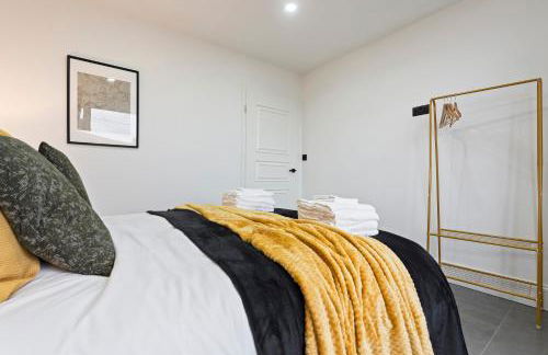 Beautiful Home, Free Parking For Large Groups Sleeps 10 Book Now! - Foto 29