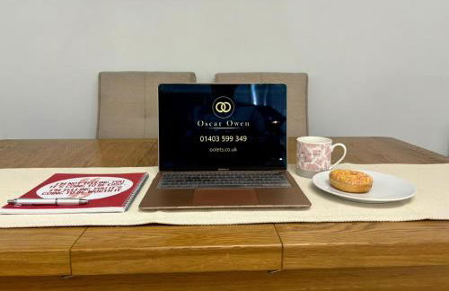 Eskdale Townhouse- Spacious 4BR ,Crawley, Free Wifi, Parking, fully equipped, contractor friendly, temporary relocations welcome, near Gatwick Airport - Foto 44