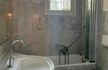 Quiet luminous Flat historical city center fast Wi-Fi - Foto 8