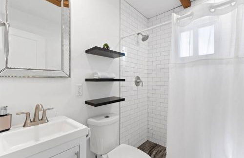 Featherlight Cottage with BBQ and Hot Tub in Downtown Phoenix - Foto 18